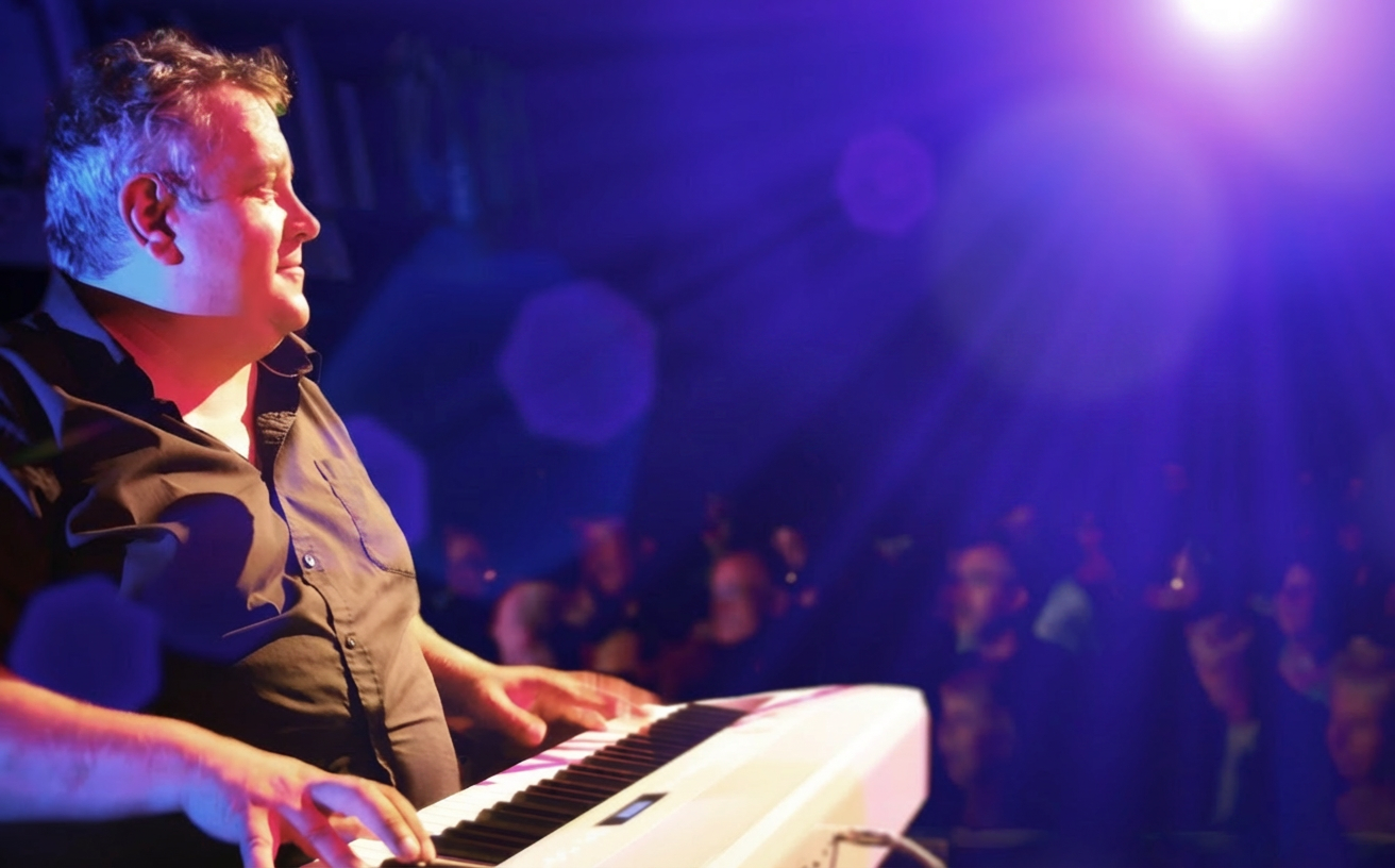 Ben Waters live at the piano