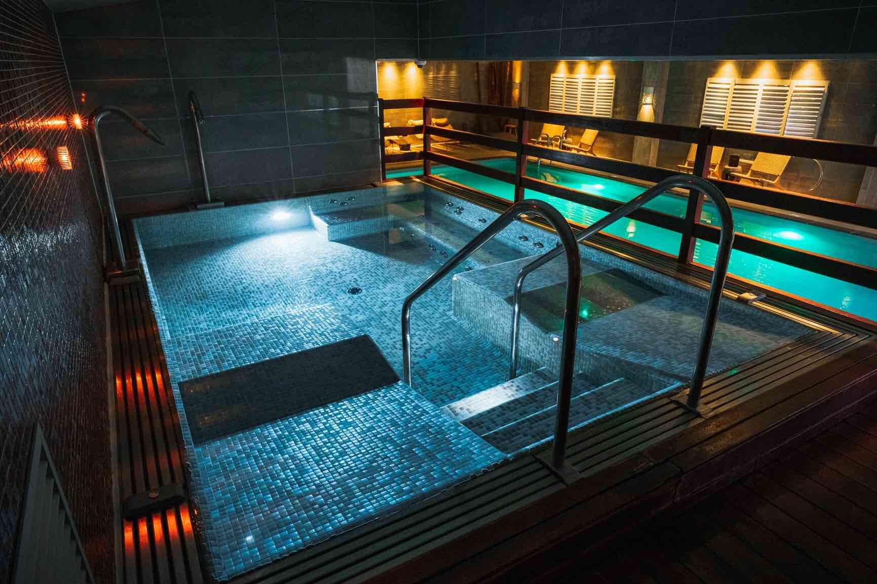 Ilsington Country House Hotel & Spa — The hydropool by night